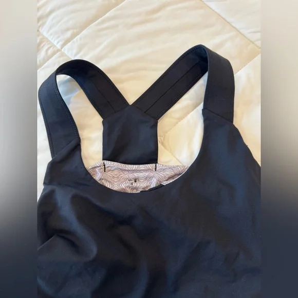 Women’s Crane and Lion tank size 4 - Picture 3 of 5